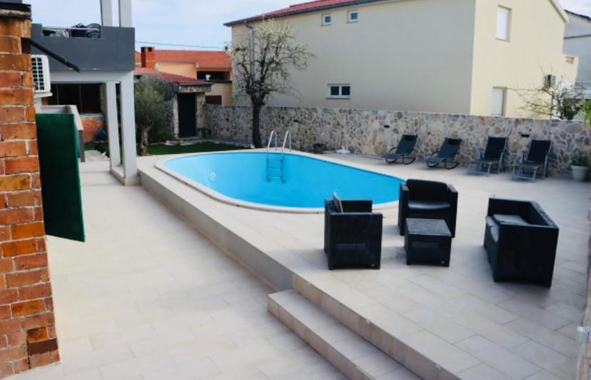 Iva Apartman Sa Bazenom Donji Zemunik Luaran gambar