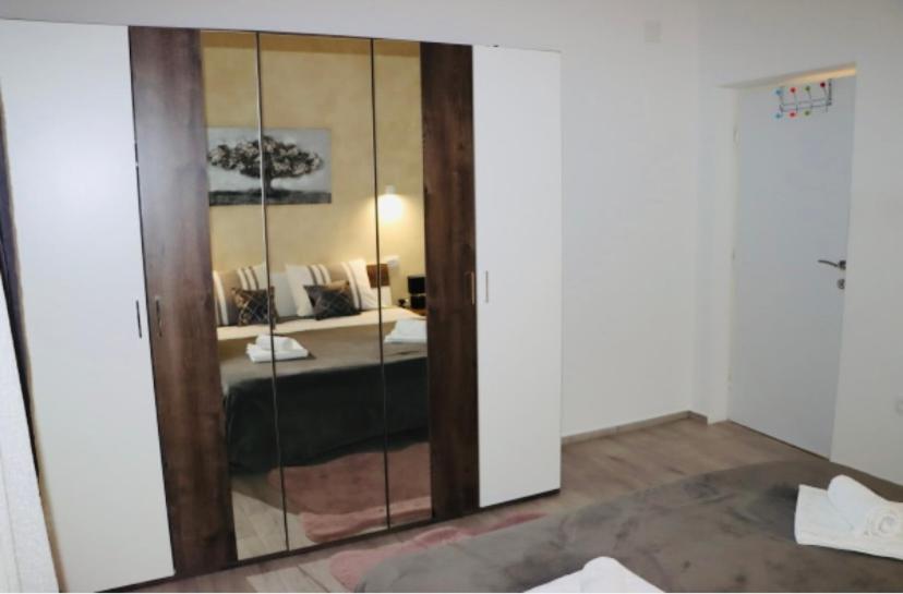 Iva Apartman Sa Bazenom Donji Zemunik Luaran gambar